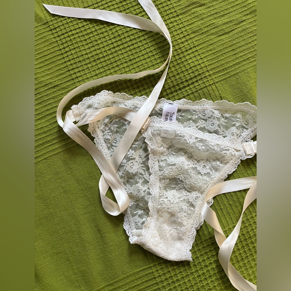 Hanky Panky Lace Ribbon Bottom